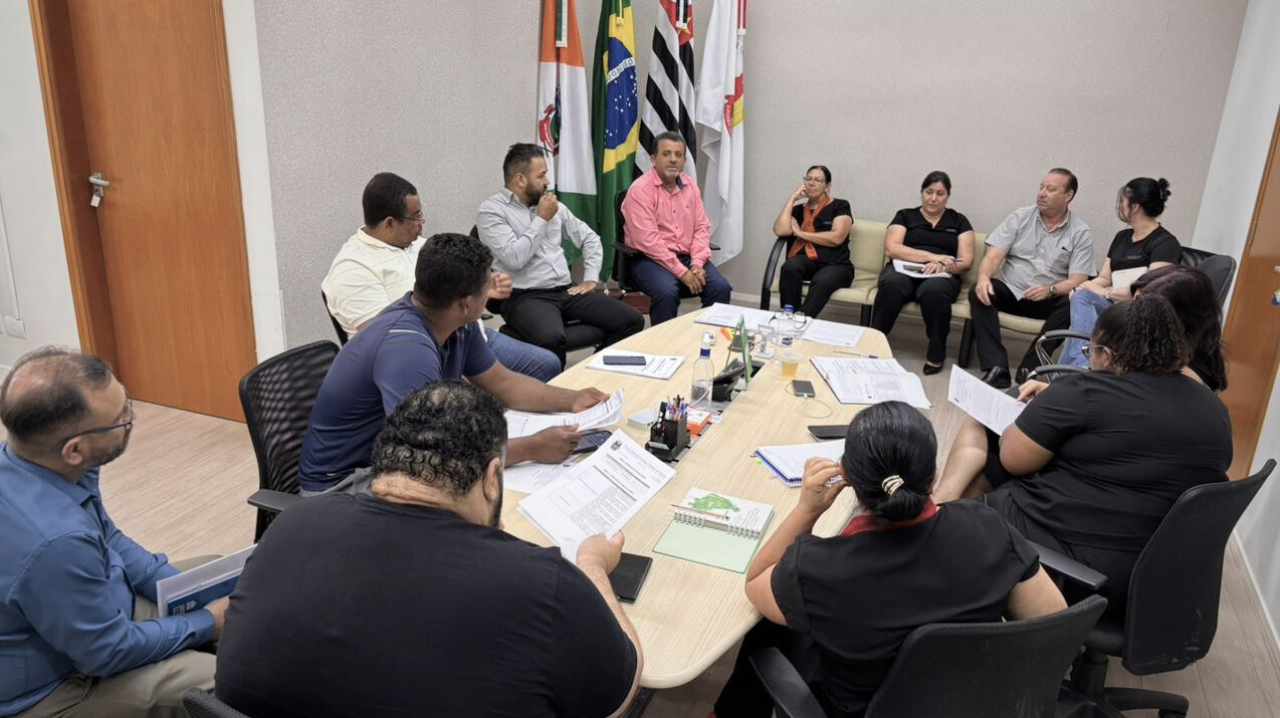 MESA DIRETORA E SERVIDORES DEBATEM PROJETO DO PLANO DE CARGOS